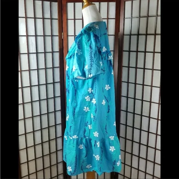 SOLD— Vtg Mu’umu’u Blue Floral- Pikake strands Sz S-M - Picture 4 of 6